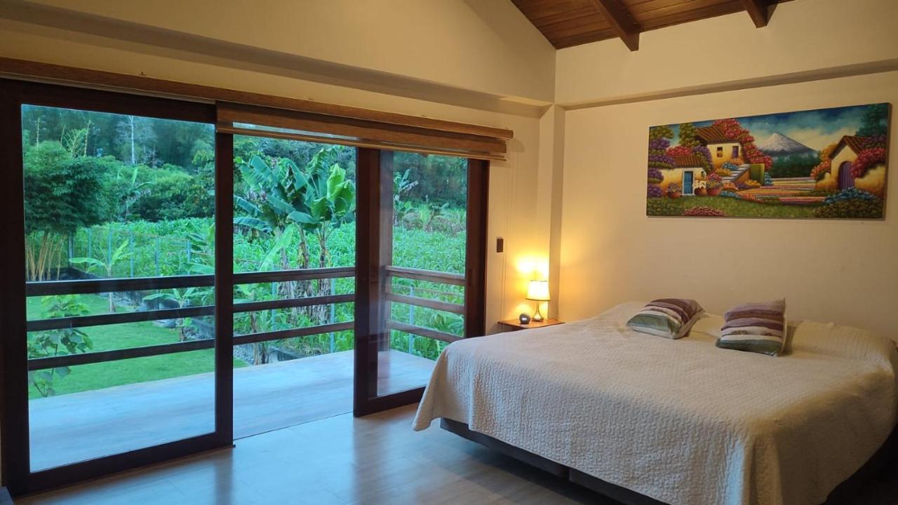 Quinta Isabel, Casa De Huespedes & Cafeteria Bed and Breakfast Macas Esterno foto